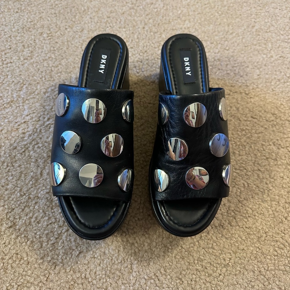 DKNY Catrina 2 Mirror Hardware Wedge Sandals Black Leather Slip On Slides